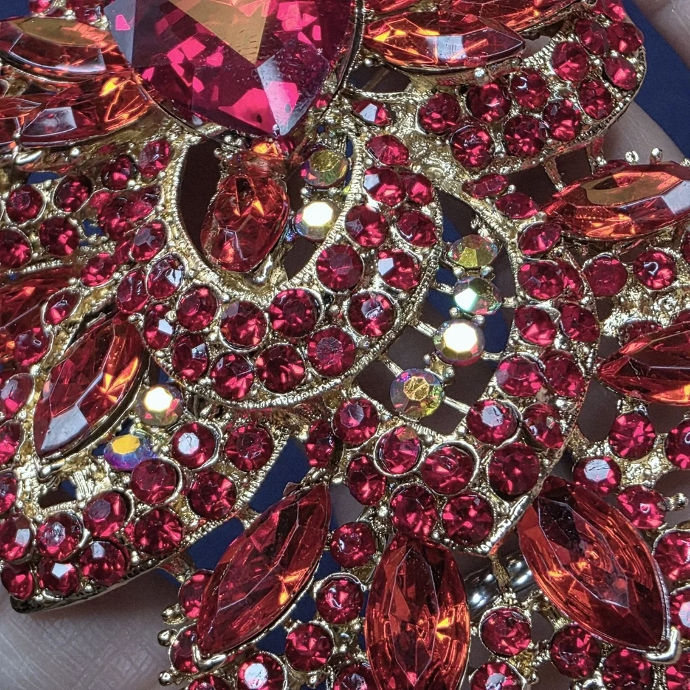 Vintage Style Red Crystal Gold Tone Brooch Pendant Large Statement 541